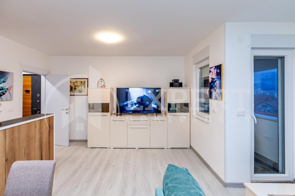 Slika 2 - Stan u zgradi, novogradnja, grejanje na struju, oglas ID p-015758