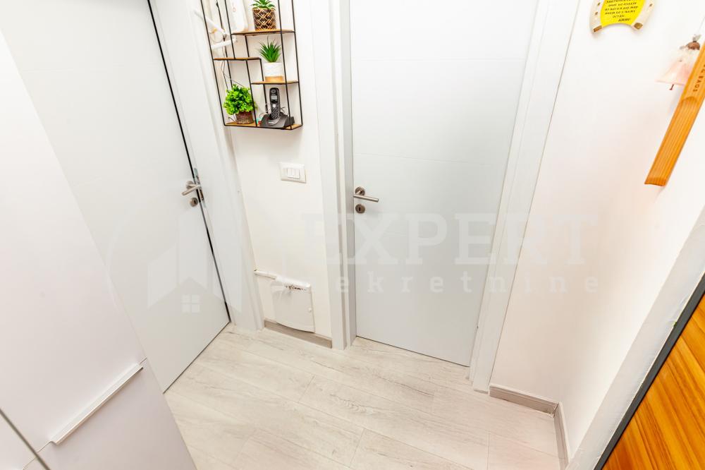 Slika 7 - Stan u zgradi, novogradnja, grejanje na struju, oglas ID p-015758