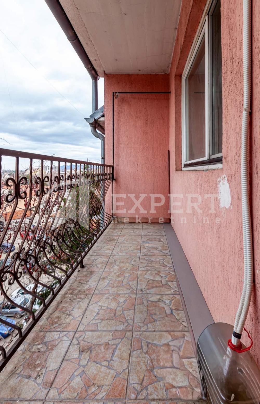 Slika 8 - Stan u zgradi, uknjižen, centralno grejanje, oglas ID p-015778