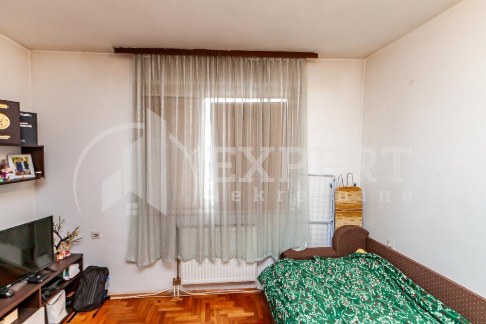 Slika 4 - Stan u zgradi, uknjižen, centralno grejanje, oglas ID p-015778