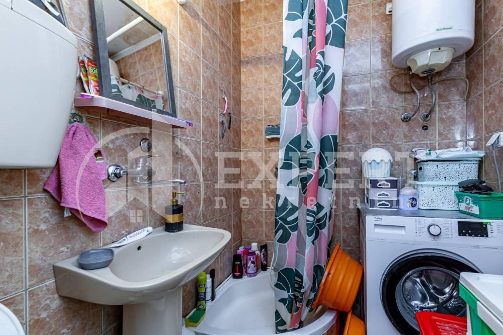 Slika 6 - Stan u zgradi, uknjižen, centralno grejanje, oglas ID p-015778