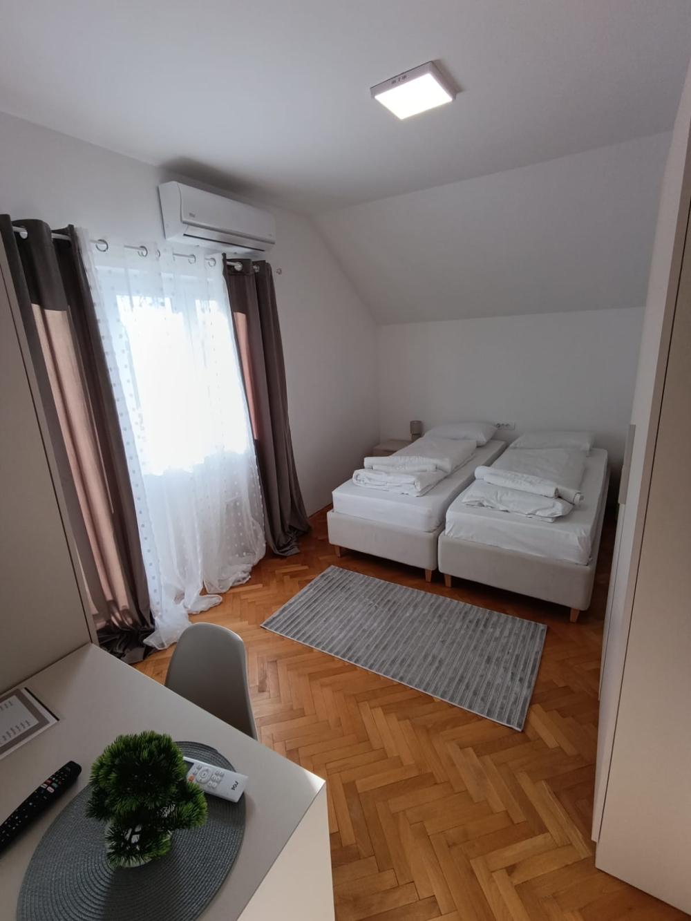 Slika 2 - Stan 145m2 + tavan 130m2, Niška banja