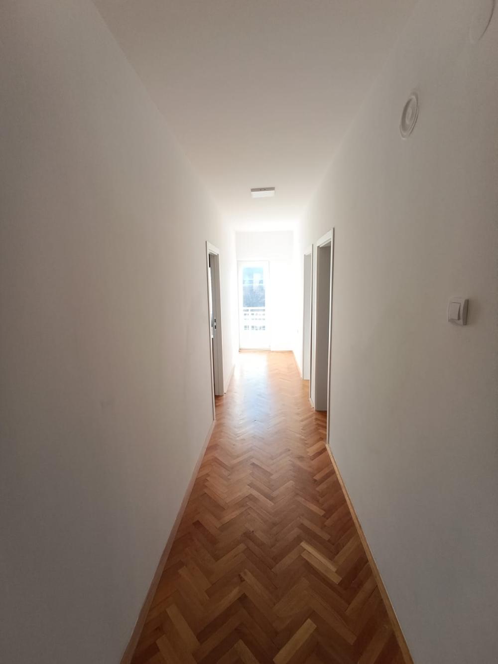 Slika 8 - Stan 145m2 + tavan 130m2, Niška banja