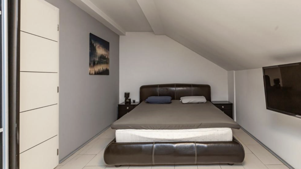 Slika 5 - Prodaje se sa nameštajem i parkingom