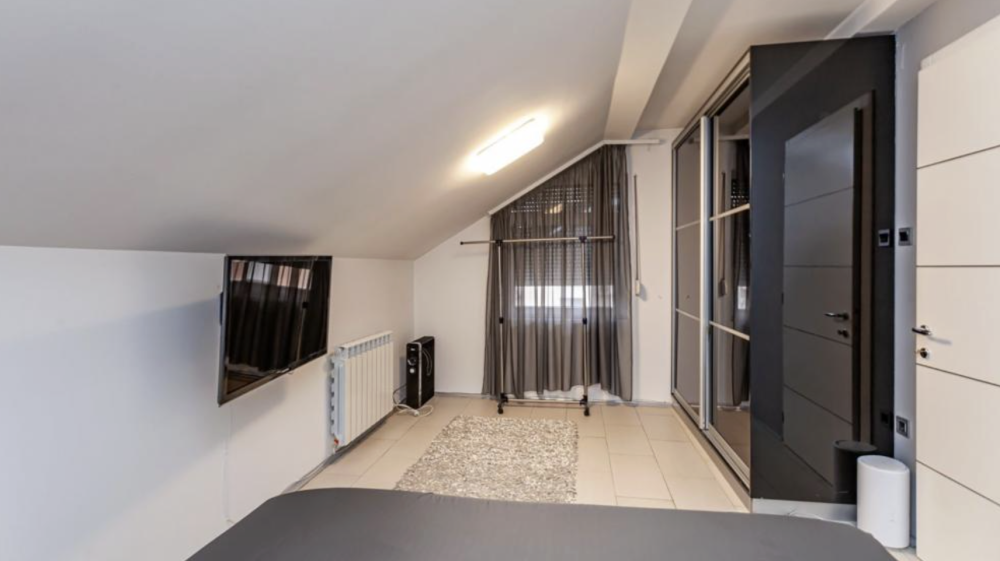 Slika 6 - Prodaje se sa nameštajem i parkingom