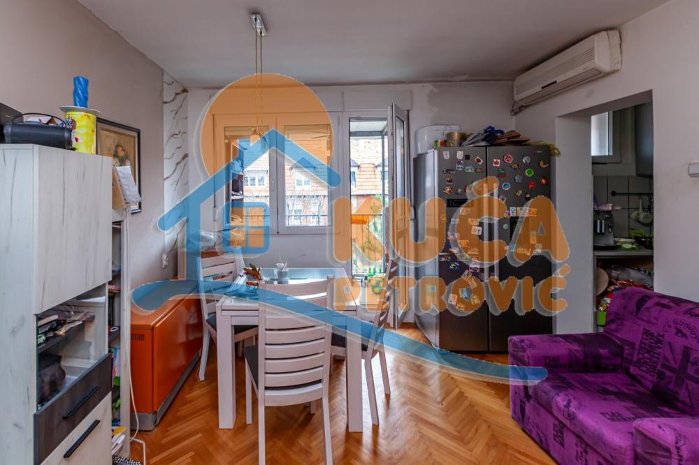 Glavna slika -Stan u zgradi, uknjižen, grejanje na struju, oglas ID p-015836