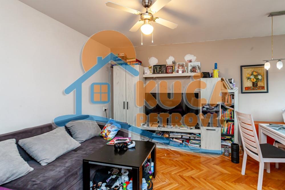 Slika 2 - Stan u zgradi, uknjižen, grejanje na struju, oglas ID p-015836