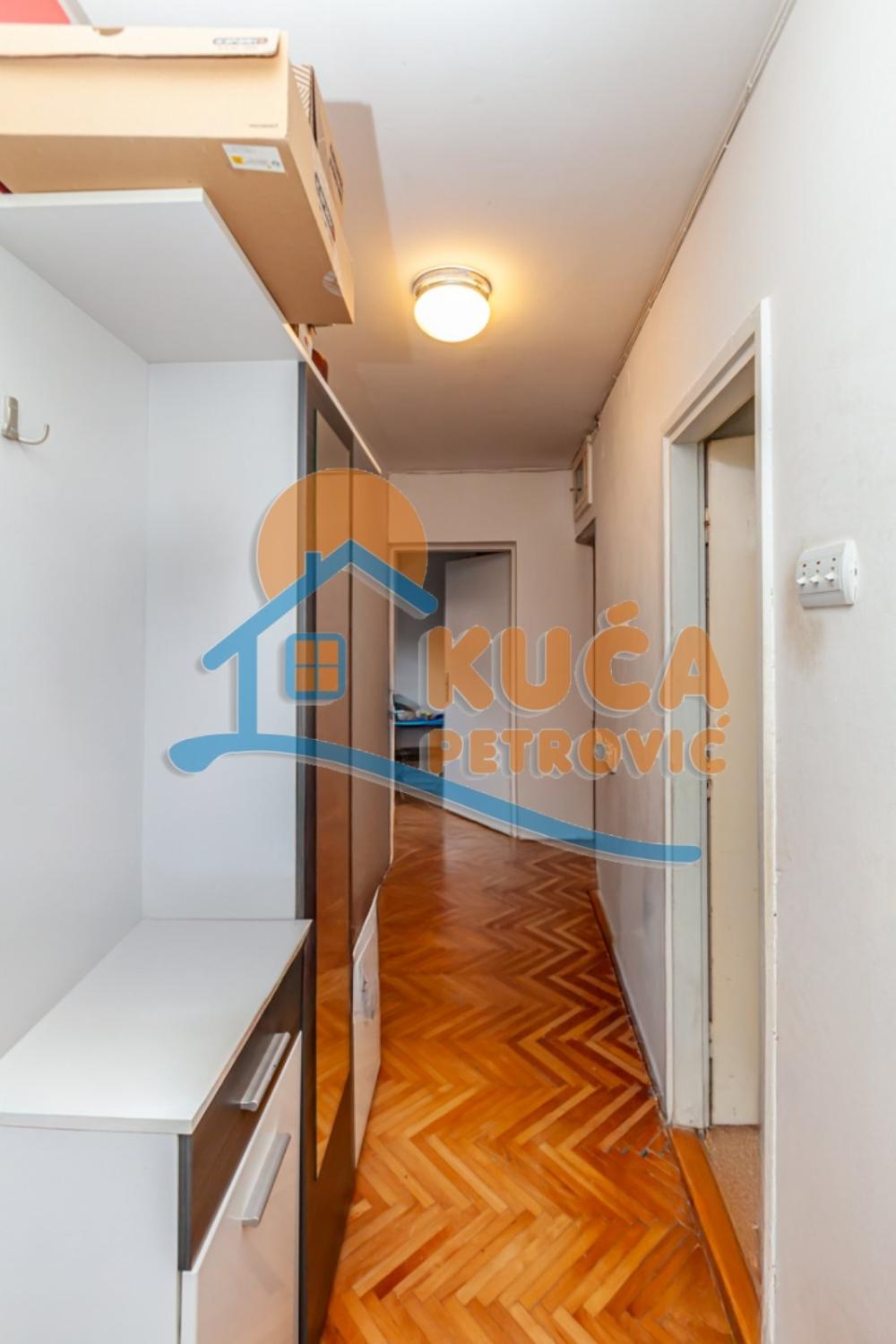 Slika 10 - Stan u zgradi, uknjižen, grejanje na struju, oglas ID p-015836