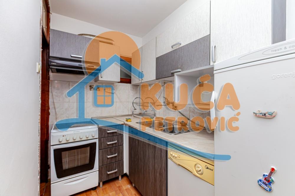 Slika 5 - Stan u zgradi, uknjižen, etažno grejanje, oglas ID p-015838