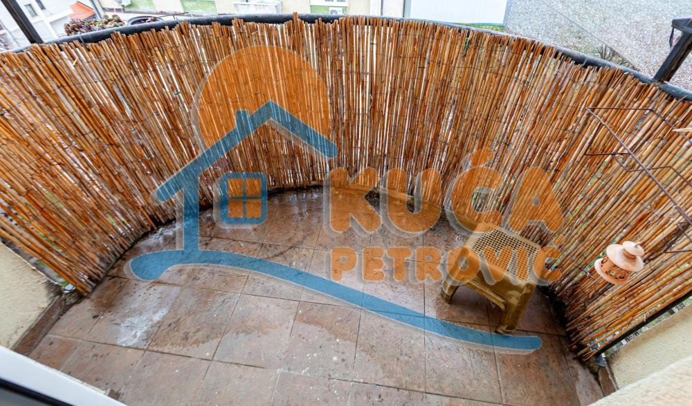 Slika 6 - Stan u zgradi, uknjižen, etažno grejanje, oglas ID p-015838