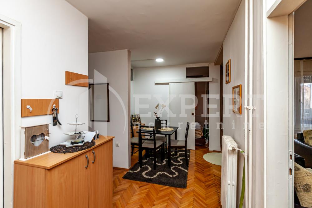 Slika 3 - Stan u zgradi, uknjižen, centralno grejanje, oglas ID p-015831