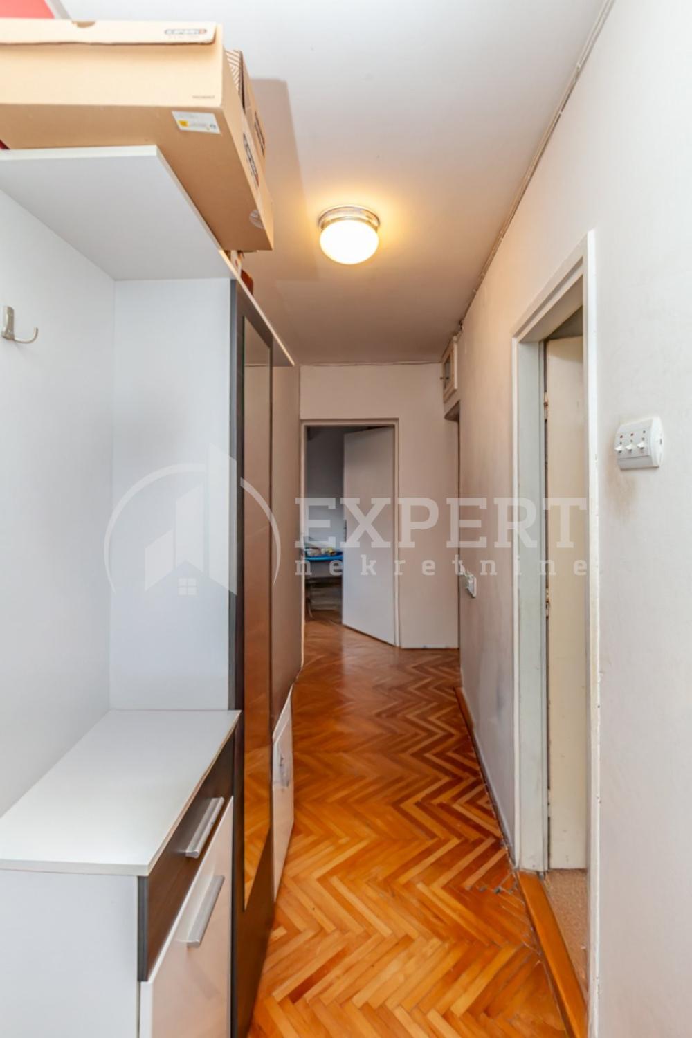 Slika 10 - Stan u zgradi, uknjižen, grejanje na struju, oglas ID p-015836