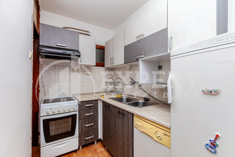 Slika 5 - Stan u zgradi, uknjižen, etažno grejanje, oglas ID p-015838