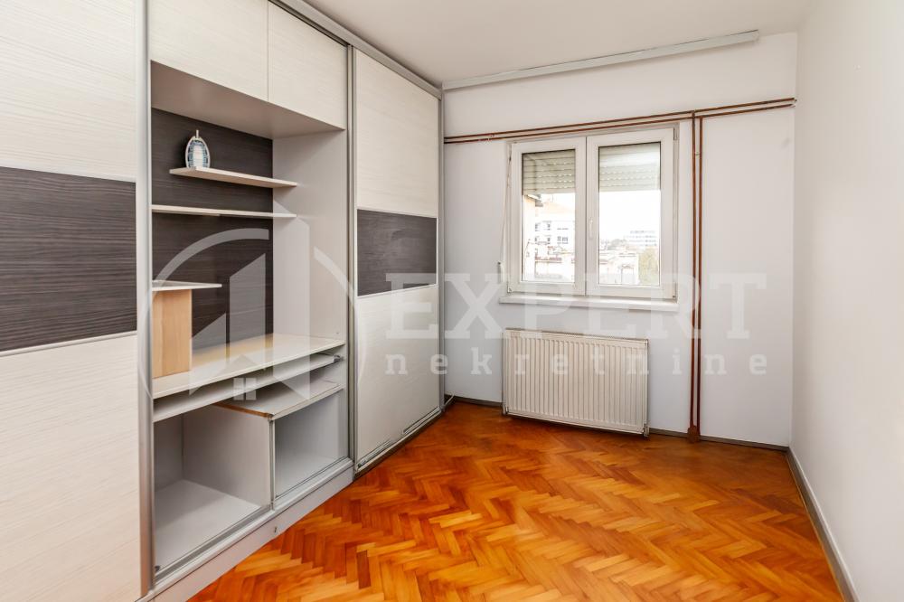 Slika 7 - Stan u zgradi, uknjižen, etažno grejanje, oglas ID p-015838