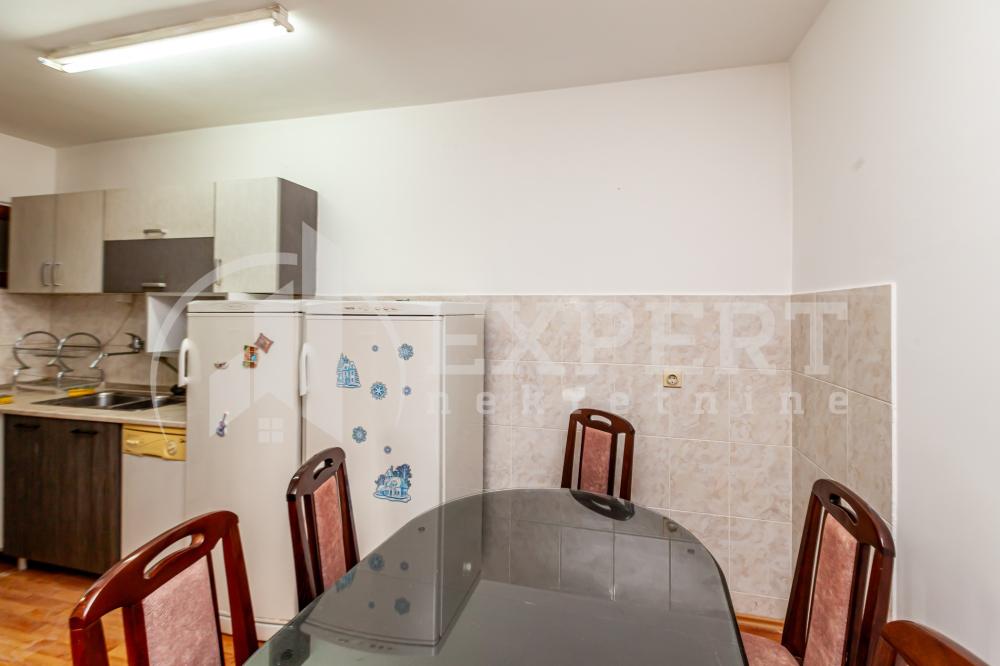 Slika 4 - Stan u zgradi, uknjižen, etažno grejanje, oglas ID p-015838