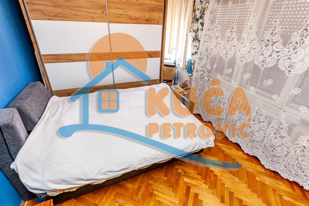 Slika 5 - Stan u zgradi, uknjižen, centralno grejanje, oglas ID p-015892