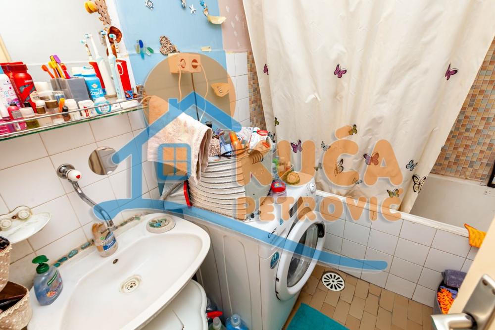 Slika 11 - Stan u zgradi, uknjižen, centralno grejanje, oglas ID p-015892