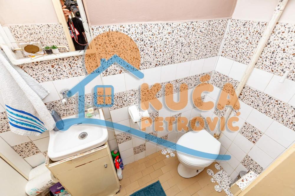 Slika 9 - Stan u zgradi, uknjižen, centralno grejanje, oglas ID p-015892