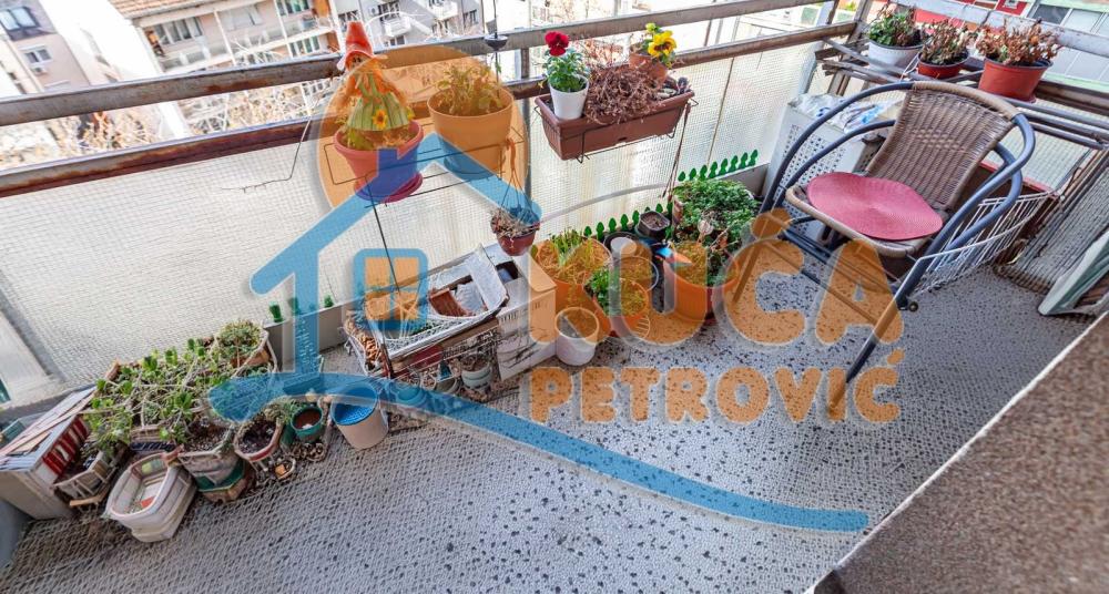 Slika 8 - Stan u zgradi, uknjižen, centralno grejanje, oglas ID p-015892