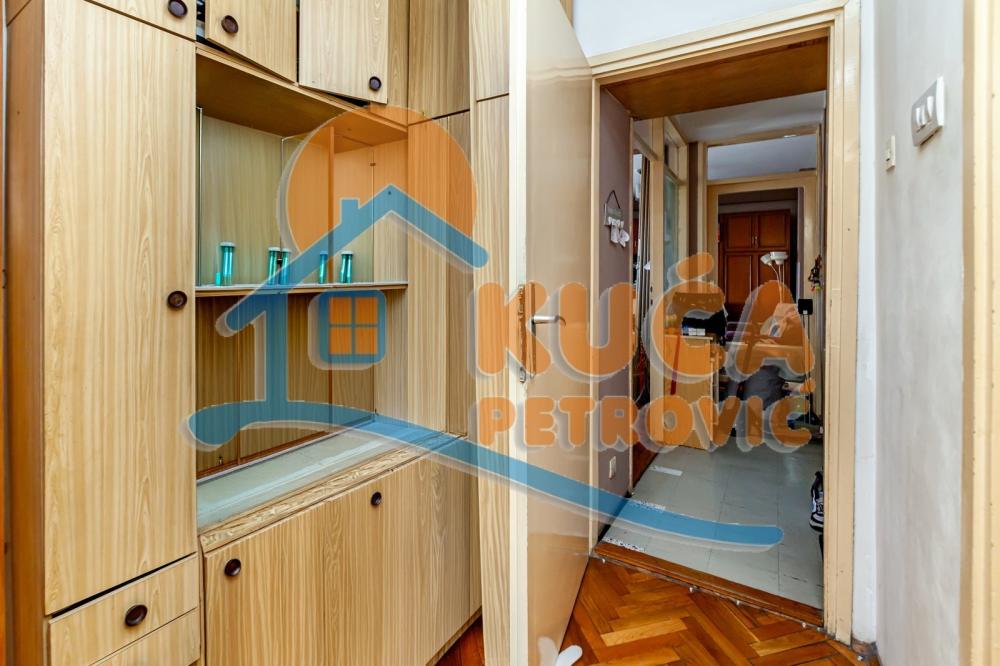 Slika 7 - Stan u zgradi, uknjižen, centralno grejanje, oglas ID p-015892