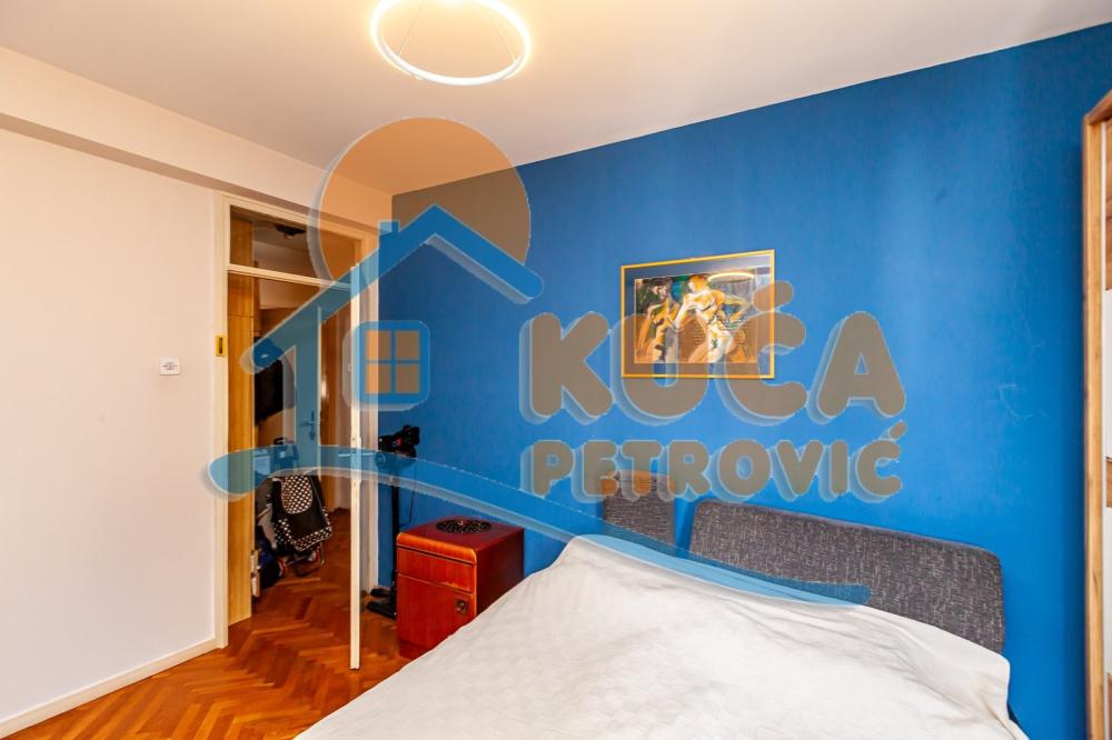 Slika 4 - Stan u zgradi, uknjižen, centralno grejanje, oglas ID p-015892