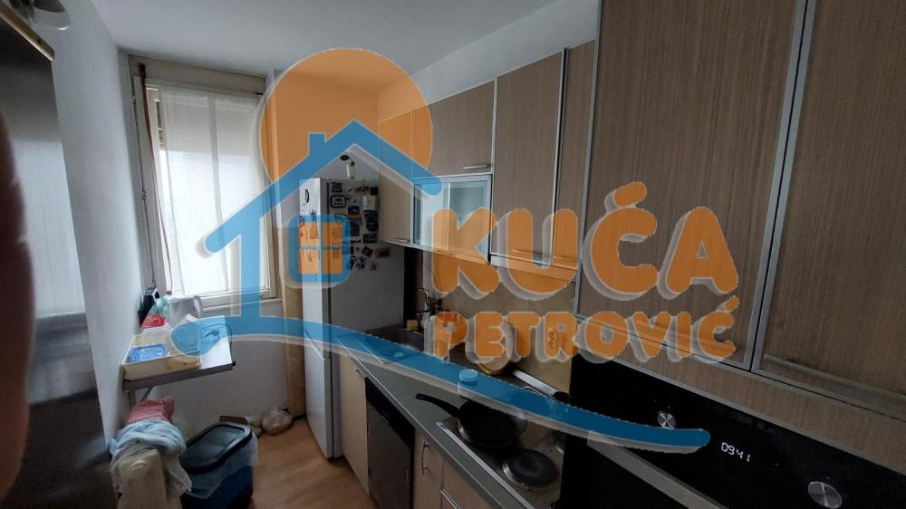 Slika 9 - Stan u zgradi, uknjižen, centralno grejanje, oglas ID p-015893