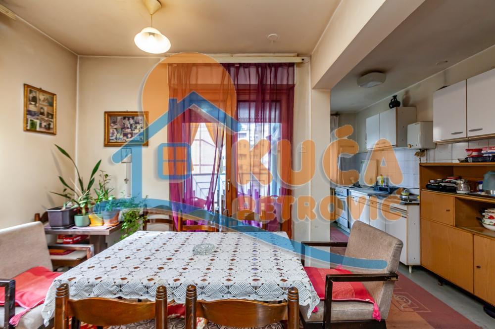 Glavna slika -Stan u zgradi, uknjižen, centralno grejanje, oglas ID p-015909