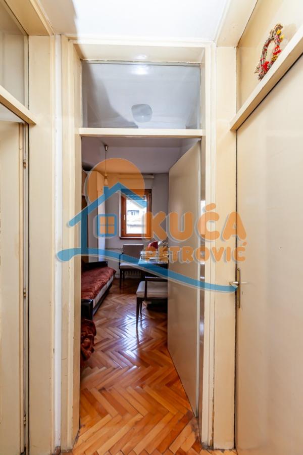 Slika 10 - Stan u zgradi, uknjižen, centralno grejanje, oglas ID p-015909