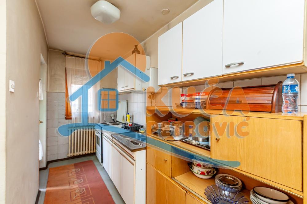 Slika 3 - Stan u zgradi, uknjižen, centralno grejanje, oglas ID p-015909