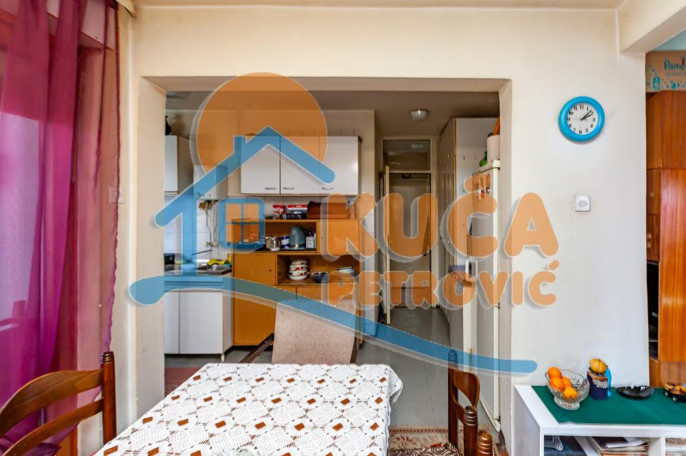 Slika 2 - Stan u zgradi, uknjižen, centralno grejanje, oglas ID p-015909