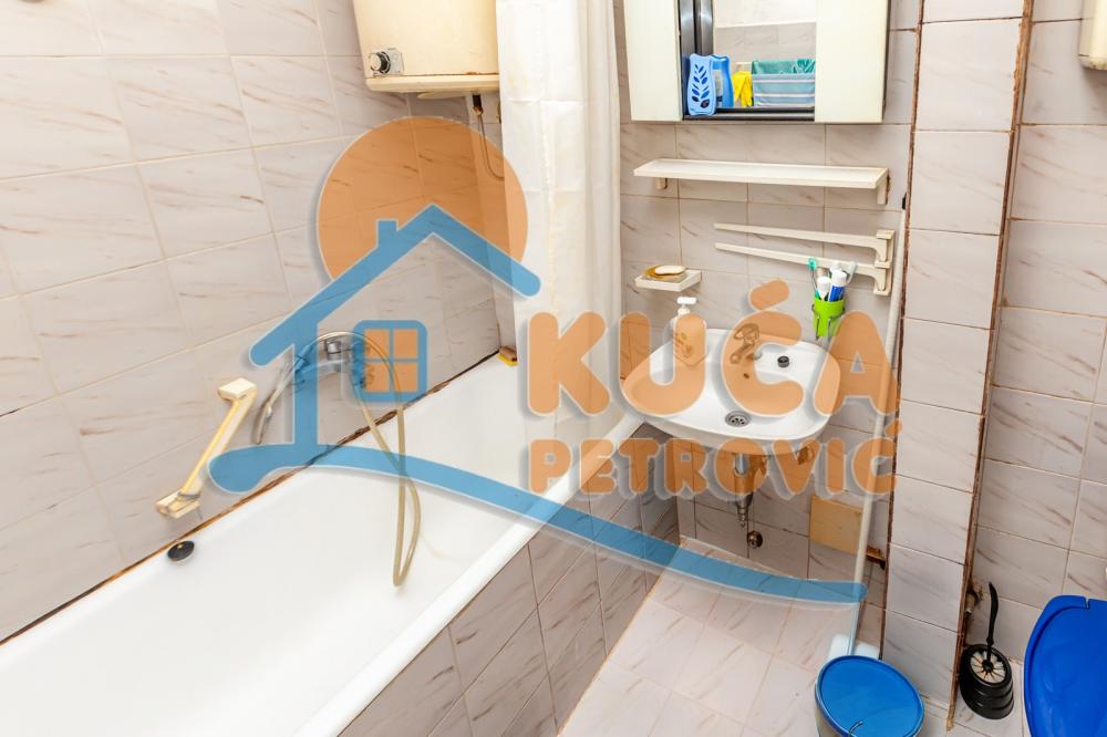 Slika 9 - Stan u zgradi, uknjižen, centralno grejanje, oglas ID p-015909