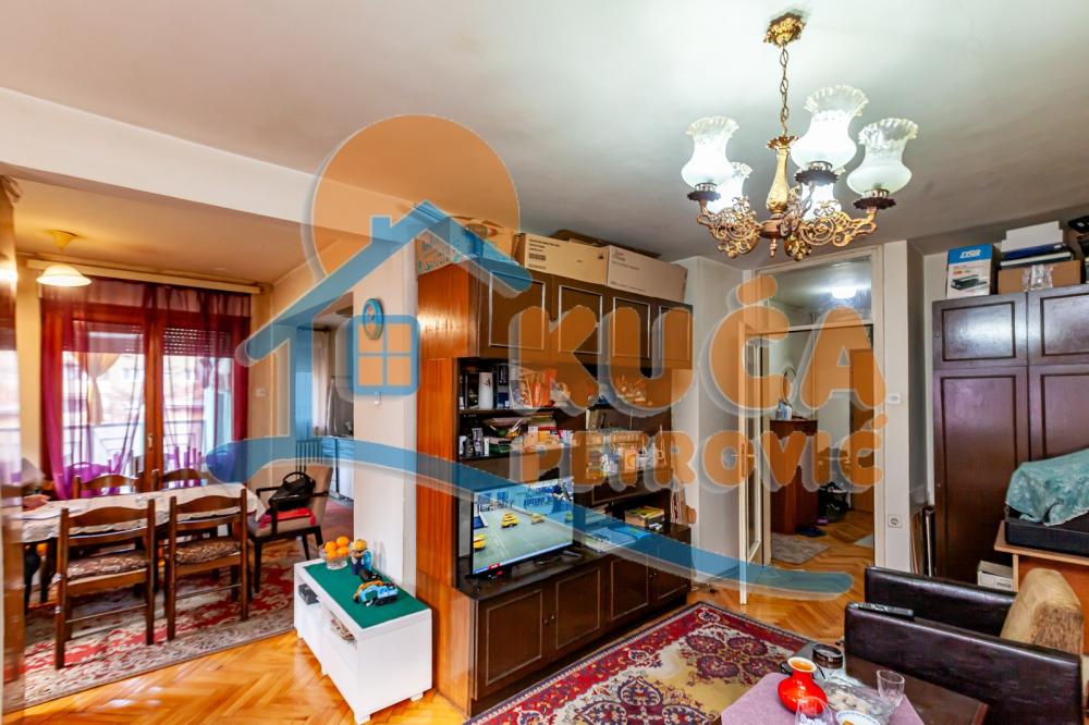 Slika 6 - Stan u zgradi, uknjižen, centralno grejanje, oglas ID p-015909