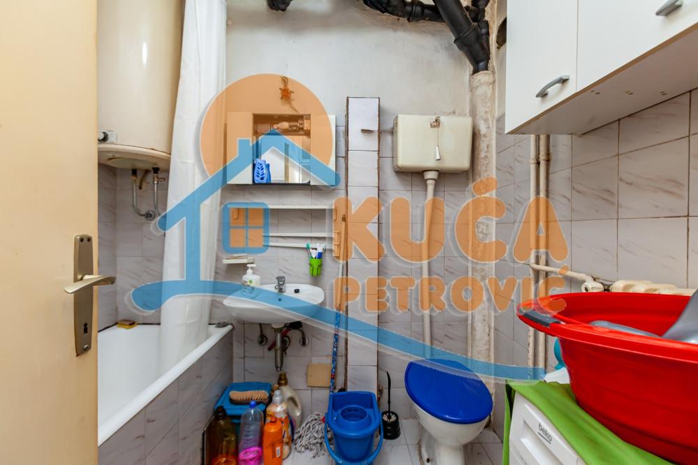 Slika 8 - Stan u zgradi, uknjižen, centralno grejanje, oglas ID p-015909