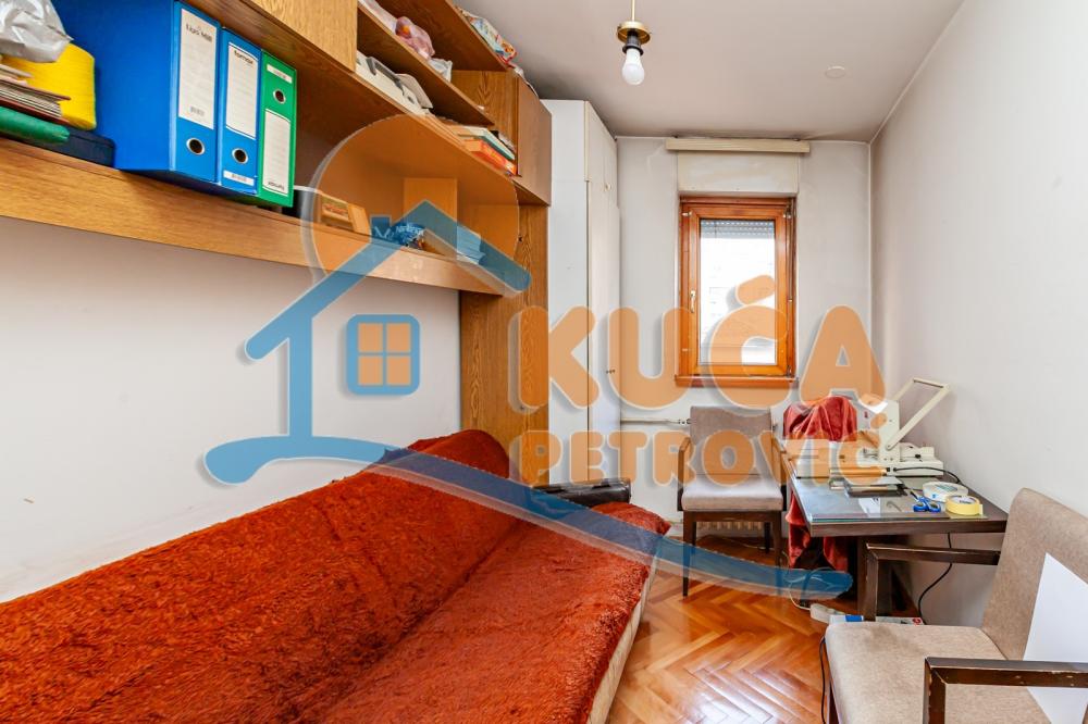 Slika 11 - Stan u zgradi, uknjižen, centralno grejanje, oglas ID p-015909