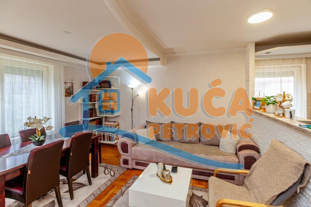 Glavna slika -Stan u zgradi, uknjižen, etažno grejanje, oglas ID p-015916