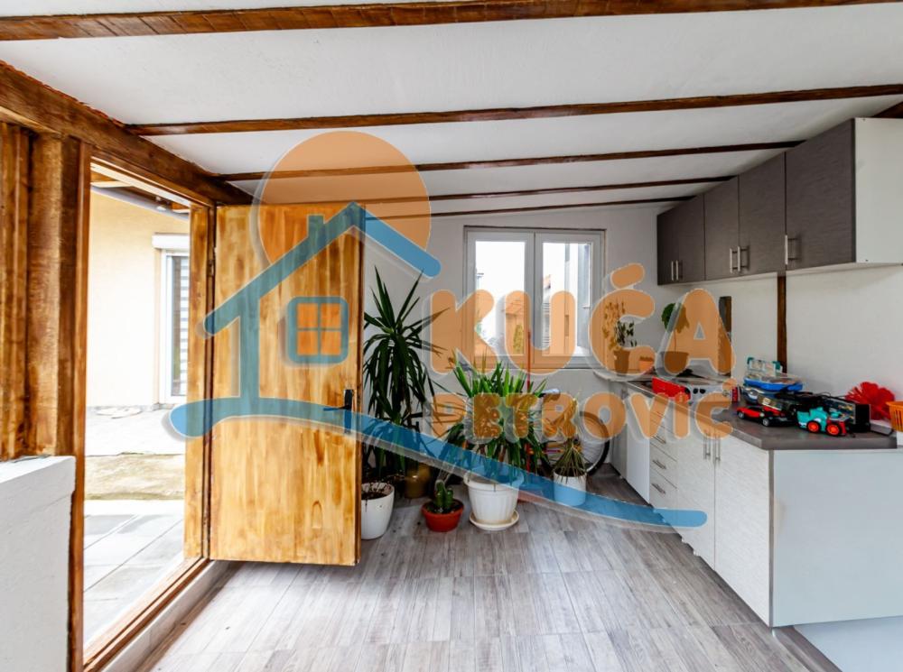 Slika 10 - Stan u zgradi, uknjižen, etažno grejanje, oglas ID p-015916