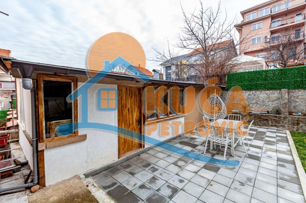 Slika 9 - Stan u zgradi, uknjižen, etažno grejanje, oglas ID p-015916