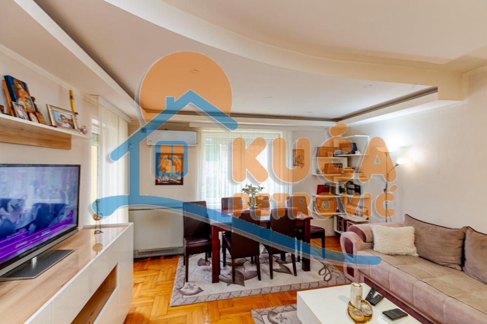 Slika 1 - Stan u zgradi, uknjižen, etažno grejanje, oglas ID p-015916