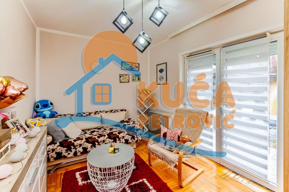 Slika 7 - Stan u zgradi, uknjižen, etažno grejanje, oglas ID p-015916