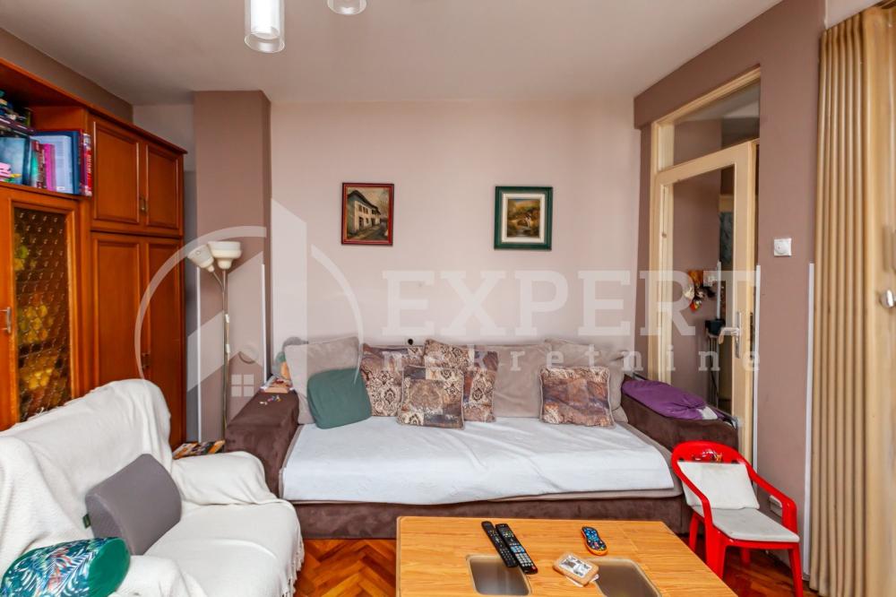 Slika 2 - Stan u zgradi, uknjižen, centralno grejanje, oglas ID p-015892