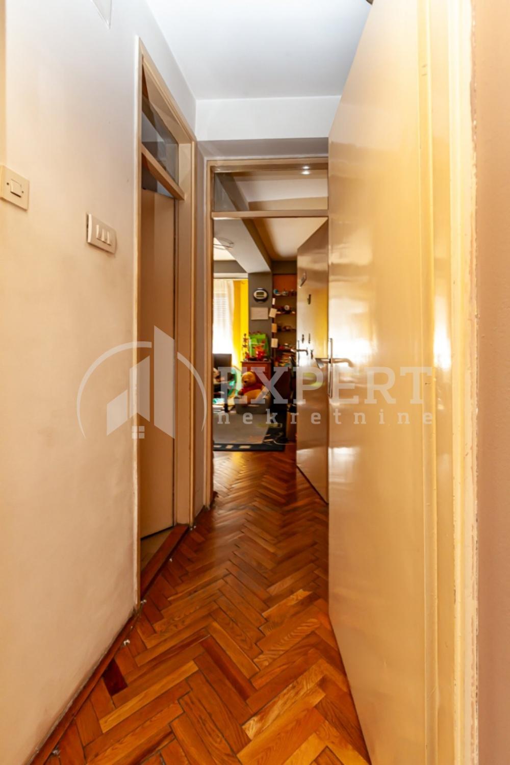 Slika 6 - Stan u zgradi, uknjižen, centralno grejanje, oglas ID p-015892