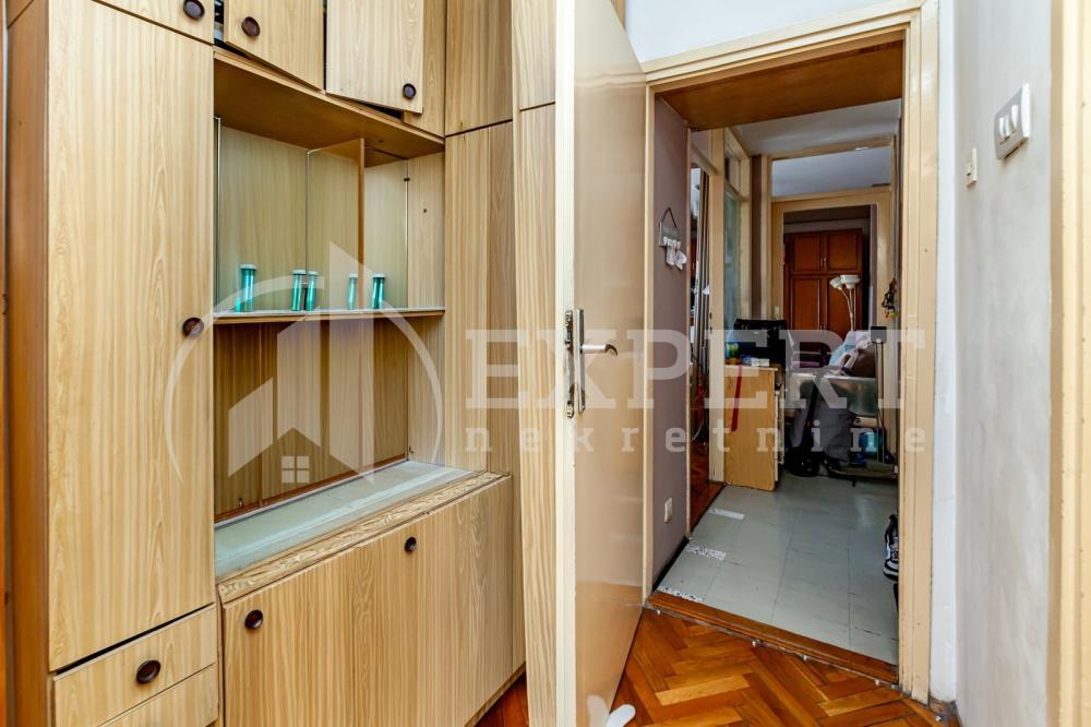 Slika 7 - Stan u zgradi, uknjižen, centralno grejanje, oglas ID p-015892