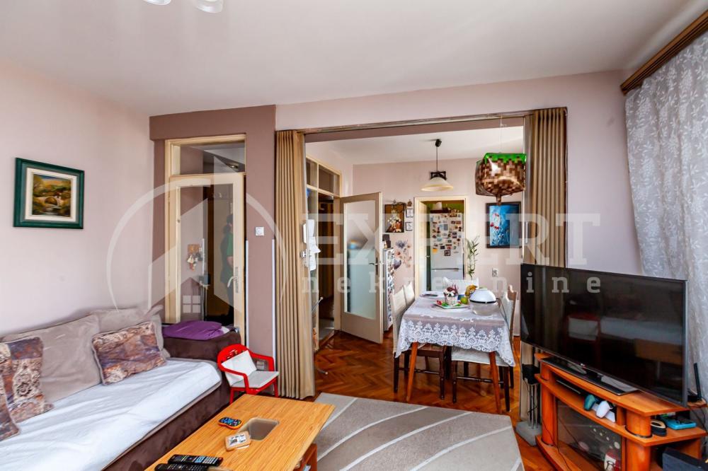 Slika 1 - Stan u zgradi, uknjižen, centralno grejanje, oglas ID p-015892