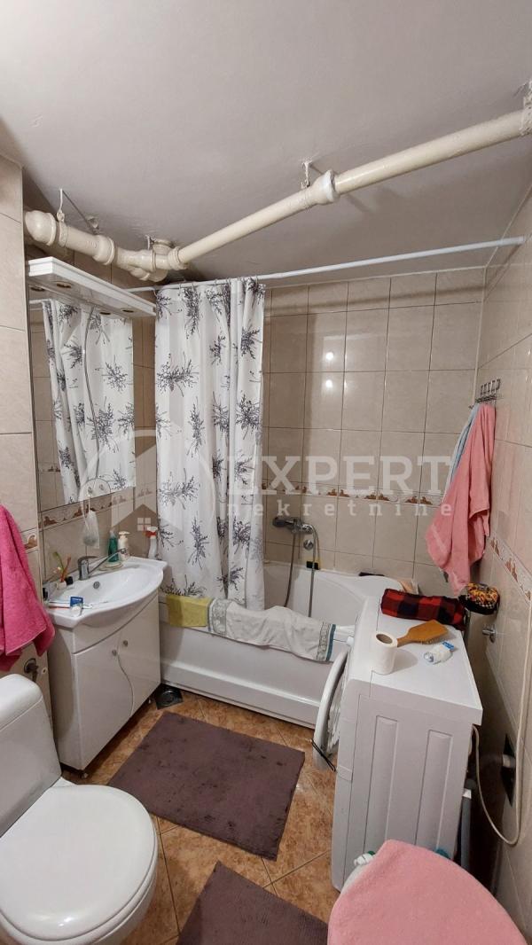 Slika 10 - Stan u zgradi, uknjižen, centralno grejanje, oglas ID p-015893