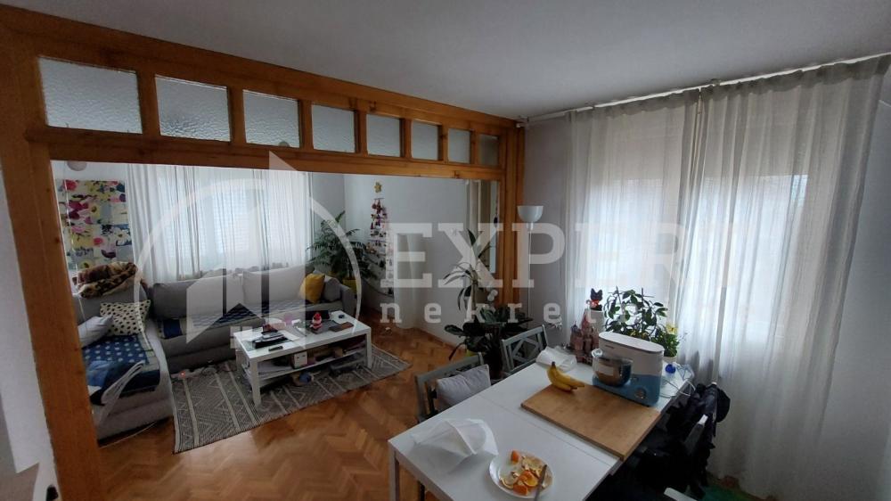 Slika 5 - Stan u zgradi, uknjižen, centralno grejanje, oglas ID p-015893