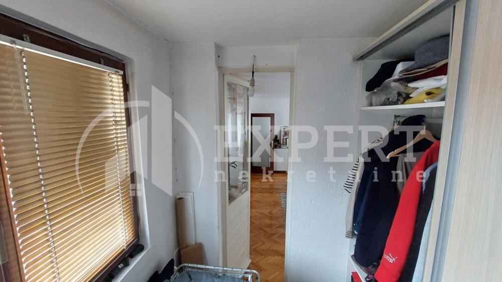 Slika 7 - Stan u zgradi, uknjižen, centralno grejanje, oglas ID p-015893