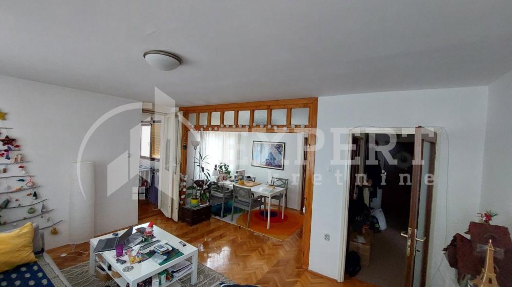 Slika 3 - Stan u zgradi, uknjižen, centralno grejanje, oglas ID p-015893