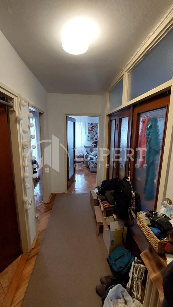 Slika 6 - Stan u zgradi, uknjižen, centralno grejanje, oglas ID p-015893