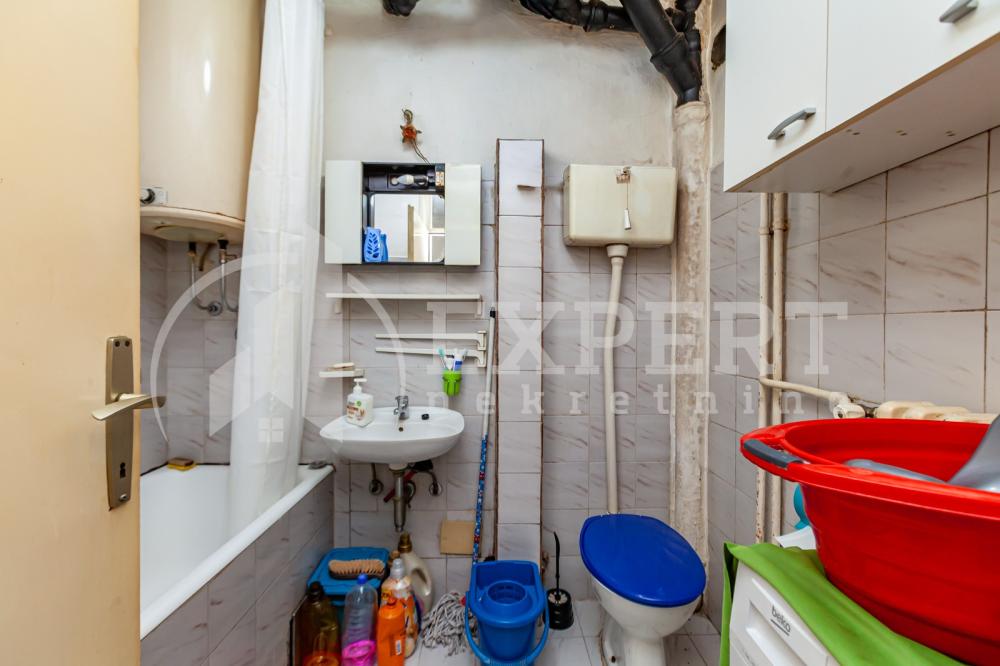 Slika 8 - Stan u zgradi, uknjižen, centralno grejanje, oglas ID p-015909