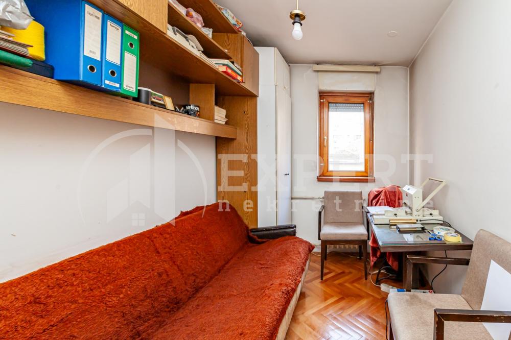 Slika 11 - Stan u zgradi, uknjižen, centralno grejanje, oglas ID p-015909